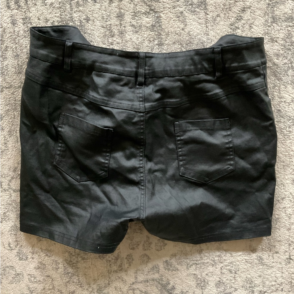 High-Waisted Leather Shorts - Picture 4 of 4